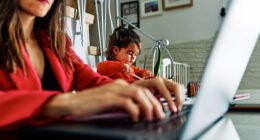 A stay-at-home mom working from home to make money online without tech skills